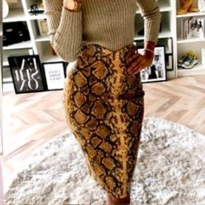 💞snake skin figure print pencil skirt💞